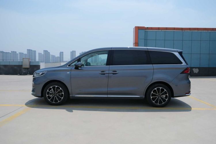 Used Roewe iMAX8 2023 400TGI Comfort Edition Exterior 5