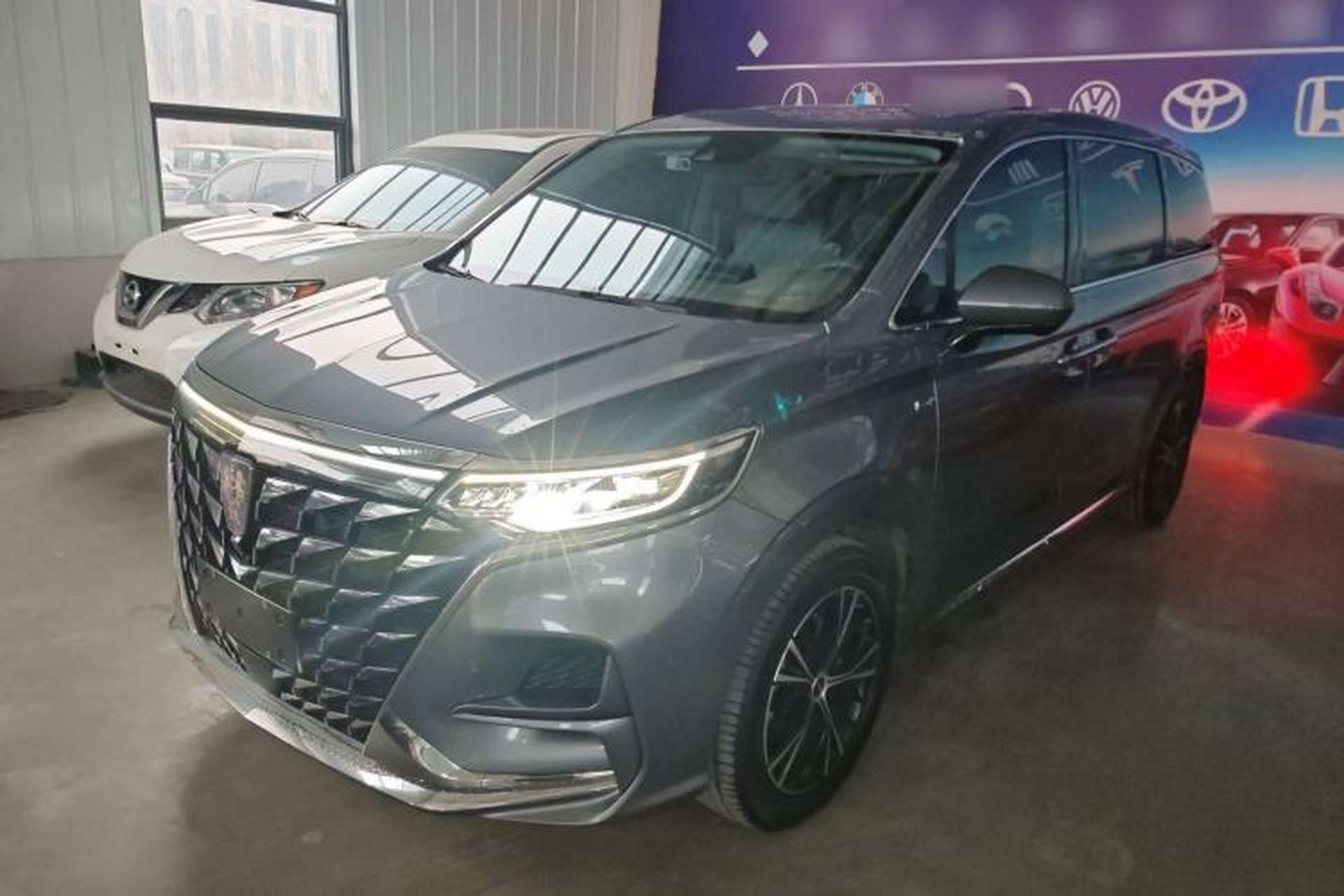 Used Roewe iMAX8 2023 400TGI Comfort Edition Front Left 45 Deg