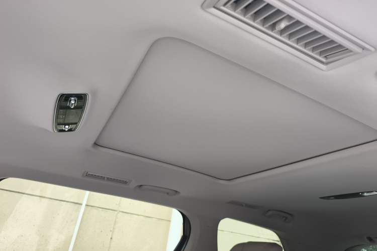 Used Roewe iMAX8 2023 400TGI Comfort Edition Headliner