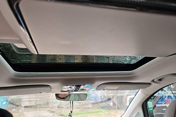 Used Roewe iMAX8 2023 400TGI Comfort Edition Headliner