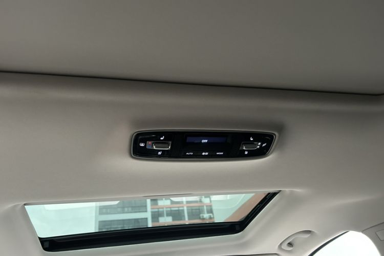 Used Roewe iMAX8 2023 400TGI Premium Edition Headliner