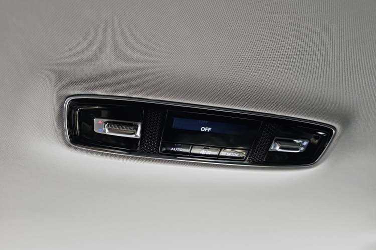 Used Roewe iMAX8 2023 400TGI Comfort Edition Interior 11
