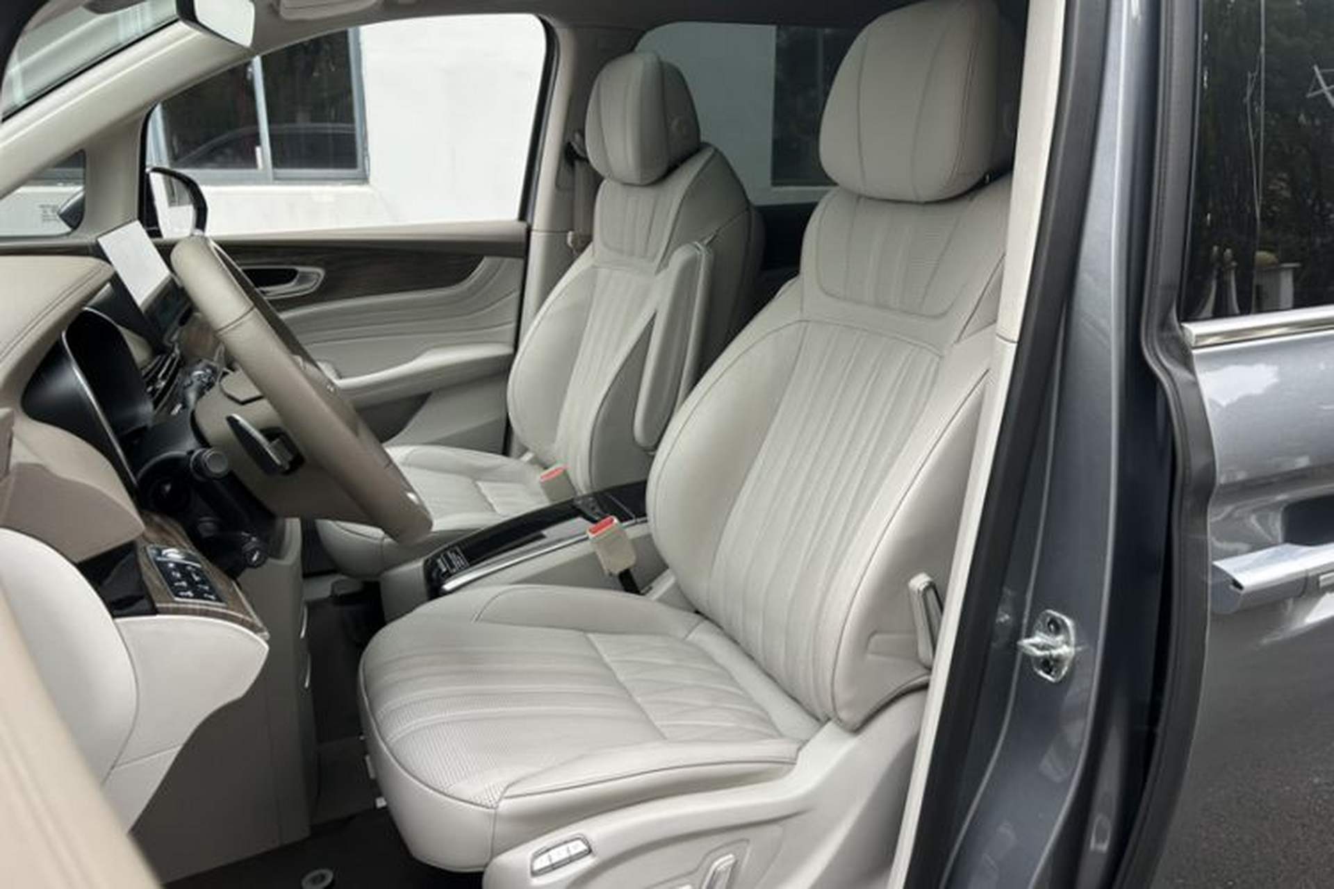 Used Roewe iMAX8 2023 400TGI Premium Edition Interior 12