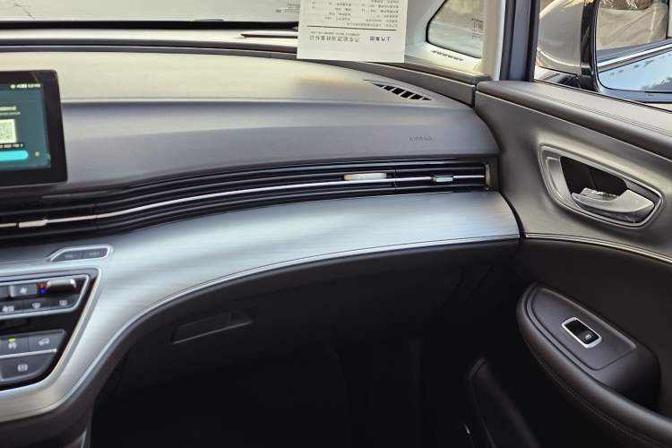 Used Roewe iMAX8 2023 400TGI Comfort Edition Interior 12