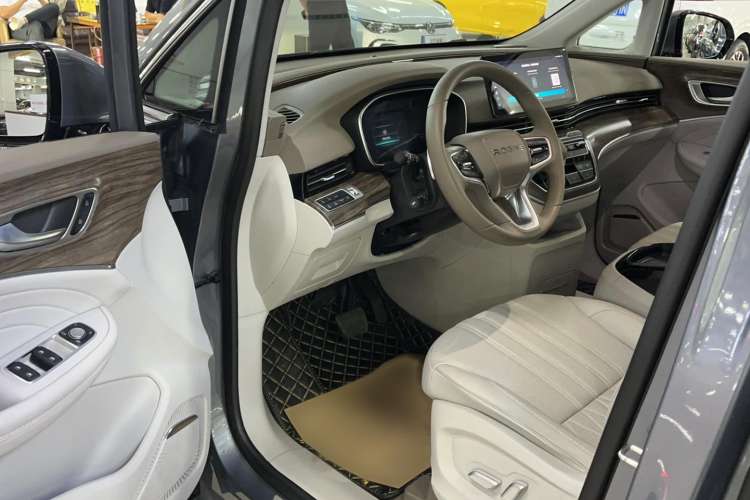 Used Roewe iMAX8 2023 400TGI Comfort Edition Interior 2