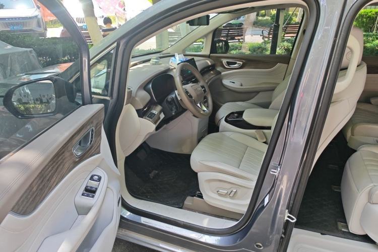 Used Roewe iMAX8 2023 400TGI Comfort Edition Interior 3
