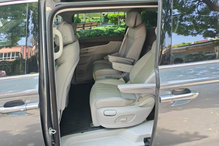 Used Roewe iMAX8 2023 400TGI Comfort Edition Interior 4