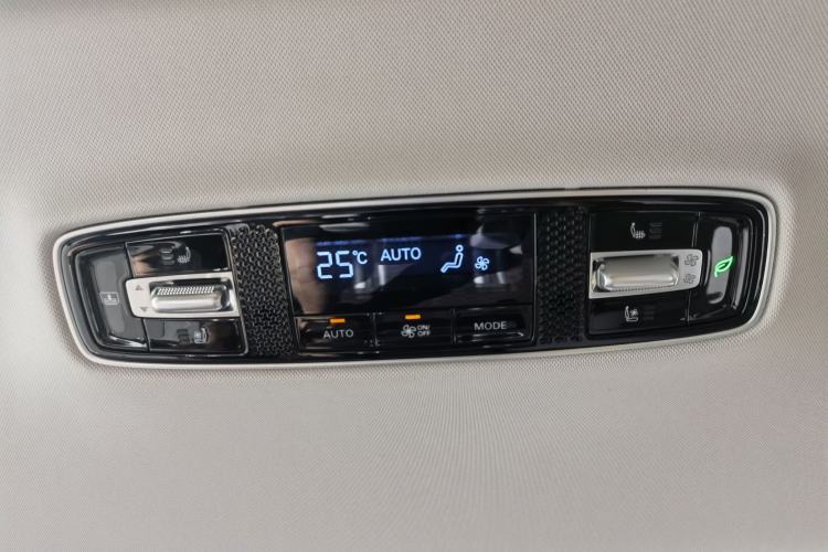 Used Roewe iMAX8 2023 400TGI Comfort Edition Interior 7