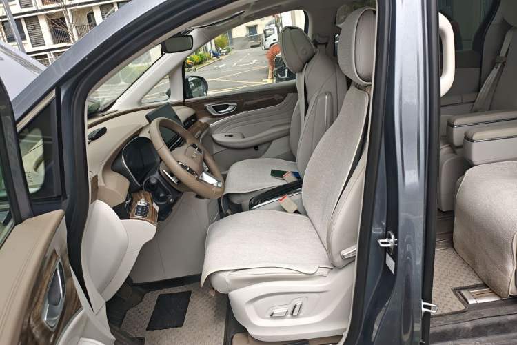 Used Roewe iMAX8 2023 400TGI Comfort Edition Left Front Seat