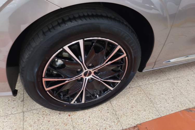 Used Roewe iMAX8 2023 400TGI Comfort Edition Left Front Wheel Hub