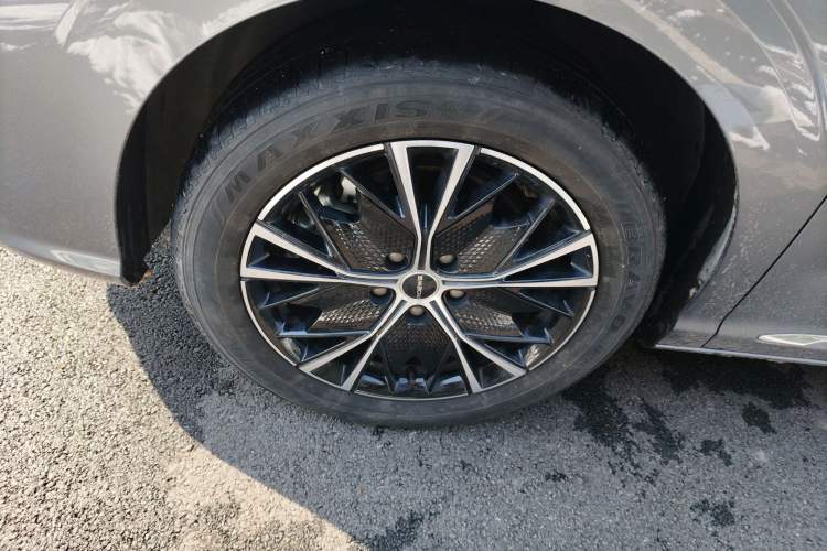 Used Roewe iMAX8 2023 400TGI Elite Edition Left Front Wheel Hub
