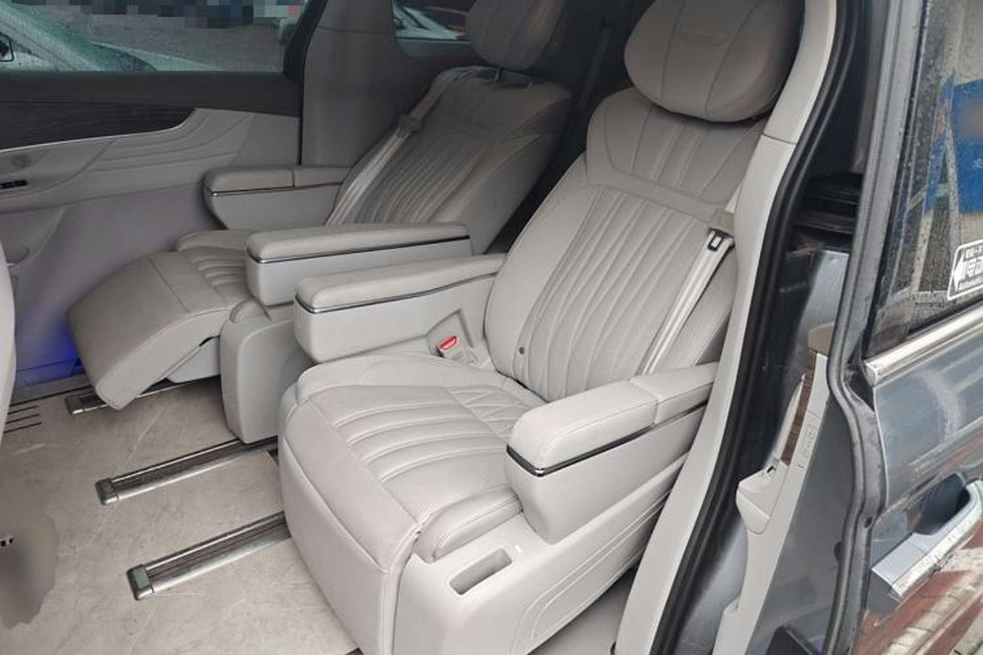 Used Roewe iMAX8 2023 400TGI Comfort Edition Left Rear Seat