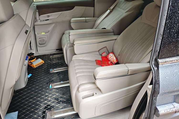 Used Roewe iMAX8 2023 400TGI Comfort Edition Left Rear Seat
