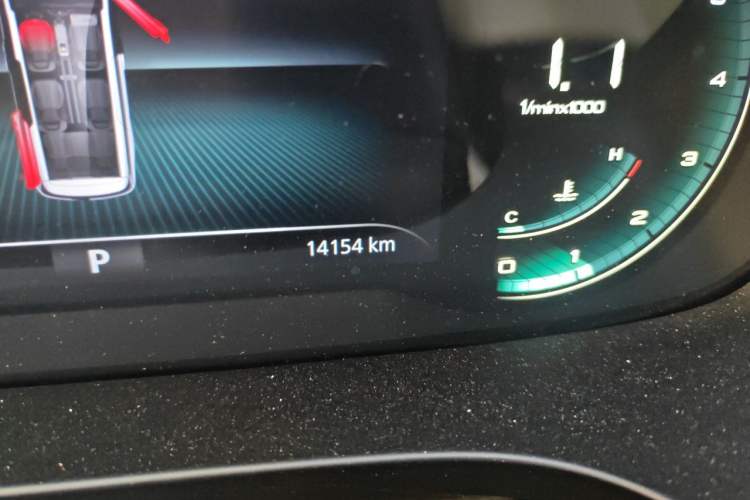 Used Roewe iMAX8 2023 400TGI Comfort Edition Odometer Close Up