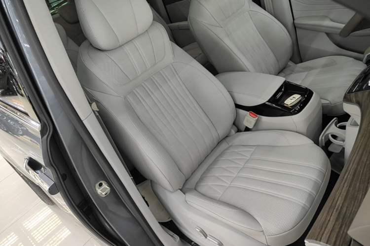 Used Roewe iMAX8 2023 400TGI Comfort Edition Right Front Seat
