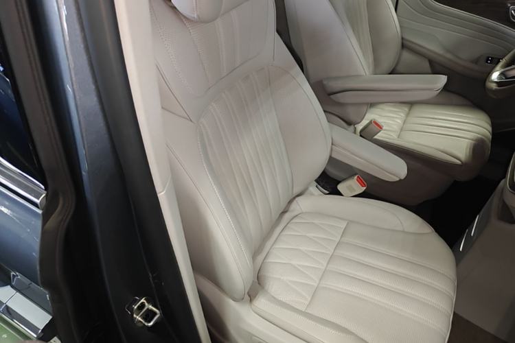Used Roewe iMAX8 2023 400TGI Comfort Edition Right Front Seat