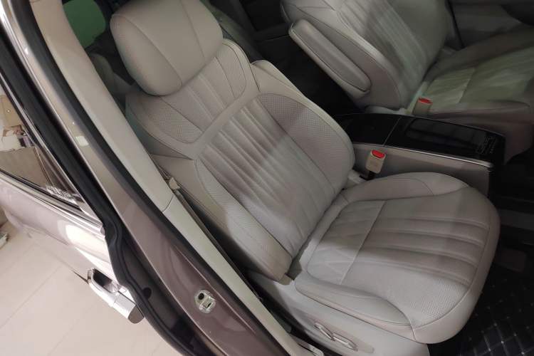 Used Roewe iMAX8 2023 400TGI Comfort Edition Right Front Seat