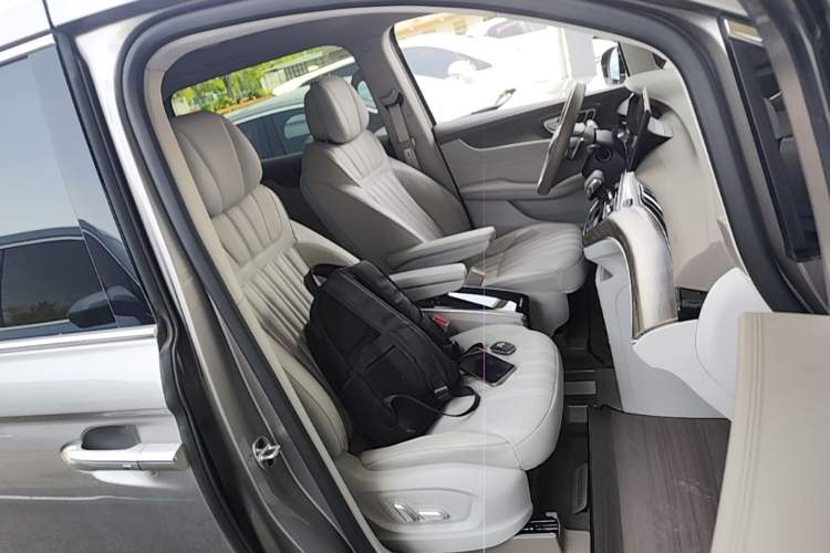 Used Roewe iMAX8 2023 400TGI Comfort Edition Right Front Seat
