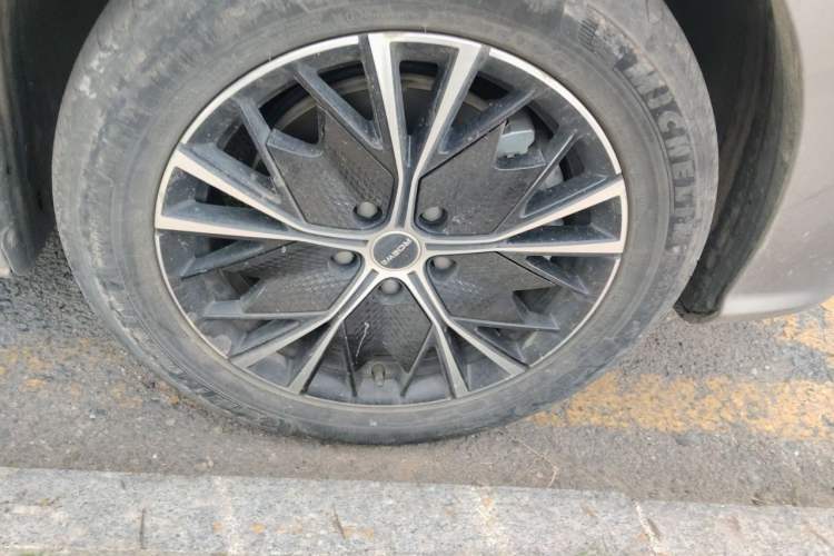 Used Roewe iMAX8 2023 400TGI Comfort Edition Right Front Wheel Hub