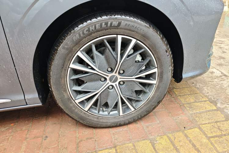 Used Roewe iMAX8 2023 400TGI Comfort Edition Right Front Wheel Hub