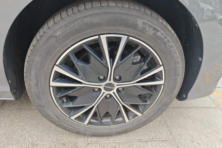 Used Roewe iMAX8 2023 400TGI Comfort Edition Right Front Wheel Hub