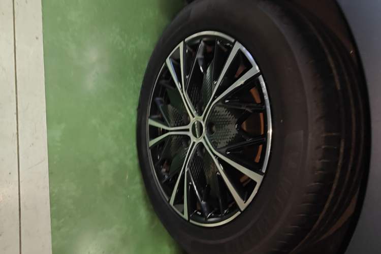 Used Roewe iMAX8 2023 400TGI Comfort Edition Right Rear Wheel Hub