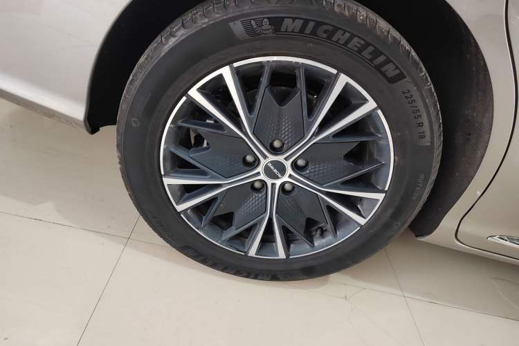 Used Roewe iMAX8 2023 400TGI Comfort Edition Right Rear Wheel Hub