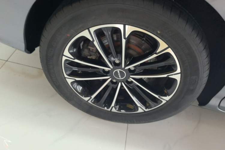 Used Roewe iMAX8 2023 400TGI Comfort Edition Right Rear Wheel Hub