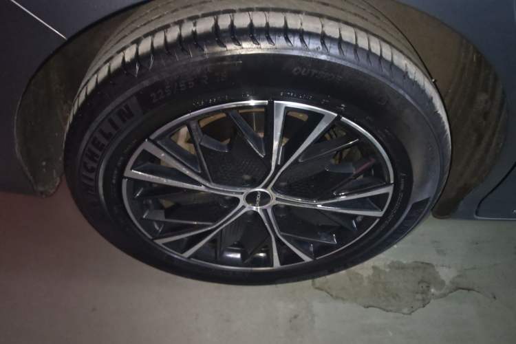 Used Roewe iMAX8 2023 400TGI Comfort Edition Right Rear Wheel Hub