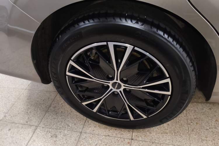 Used Roewe iMAX8 2023 400TGI Comfort Edition Right Rear Wheel Hub