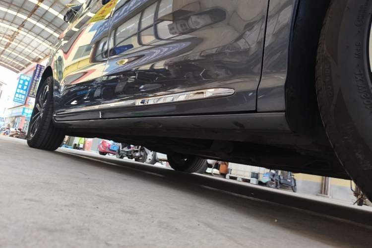 Used Roewe iMAX8 2023 400TGI Comfort Edition Right Side Sill