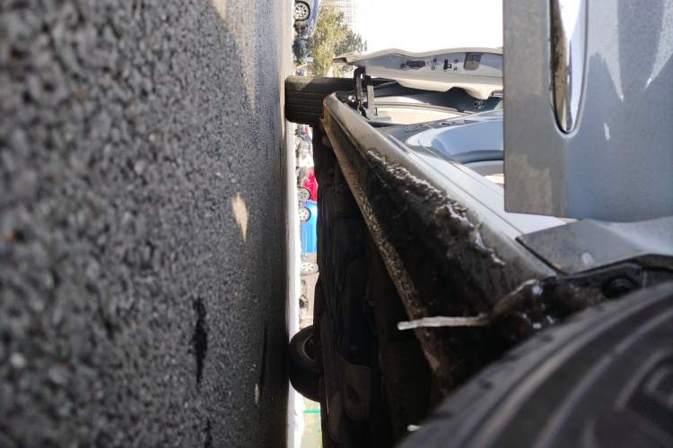 Used Roewe iMAX8 2023 400TGI Elite Edition Right Side Sill