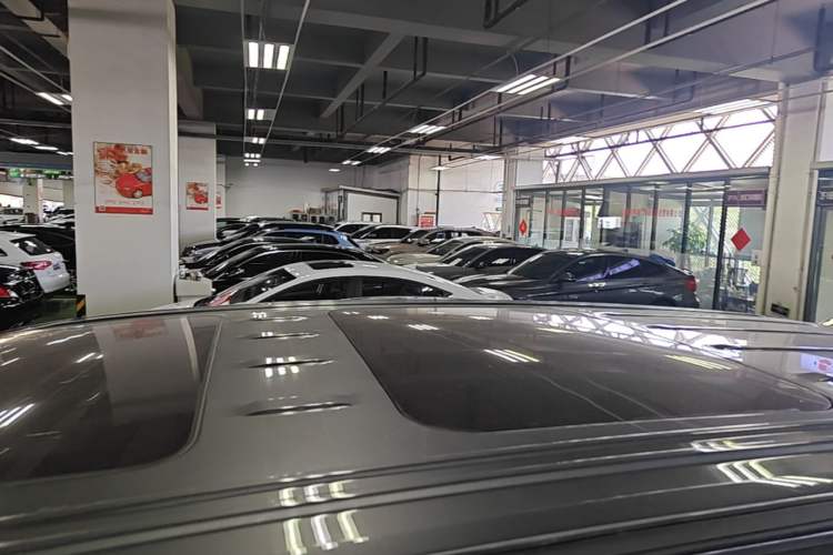 Used Roewe iMAX8 2023 400TGI Comfort Edition Roof