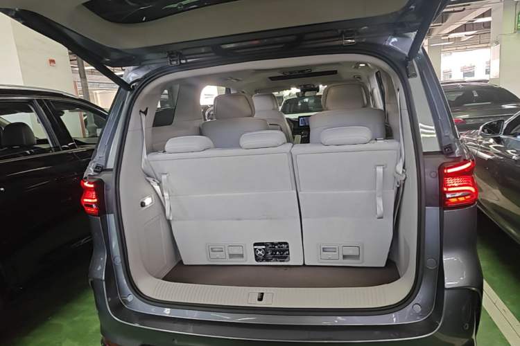 Used Roewe iMAX8 2023 400TGI Comfort Edition Trunk