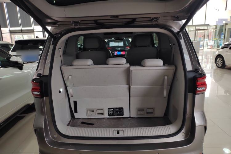 Used Roewe iMAX8 2023 400TGI Comfort Edition Trunk