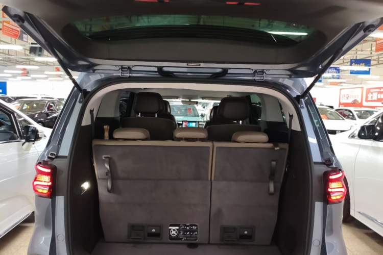 Used Roewe iMAX8 2023 400TGI Comfort Edition Trunk