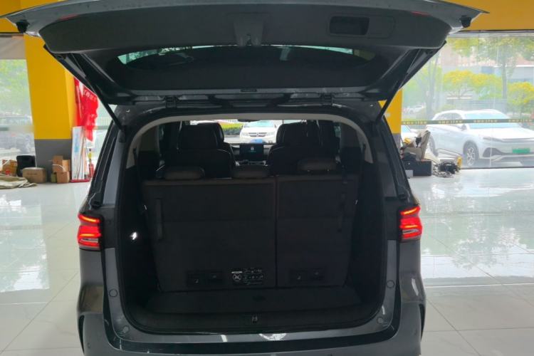 Used Roewe iMAX8 2023 400TGI Comfort Edition Trunk