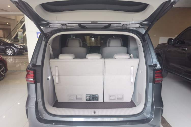 Used Roewe iMAX8 2023 400TGI Comfort Edition Trunk