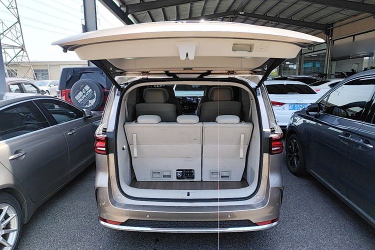 Used Roewe iMAX8 2023 400TGI Comfort Edition Trunk