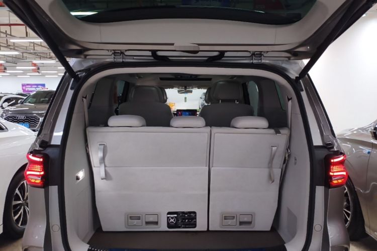 Used Roewe iMAX8 2023 400TGI Comfort Edition Trunk