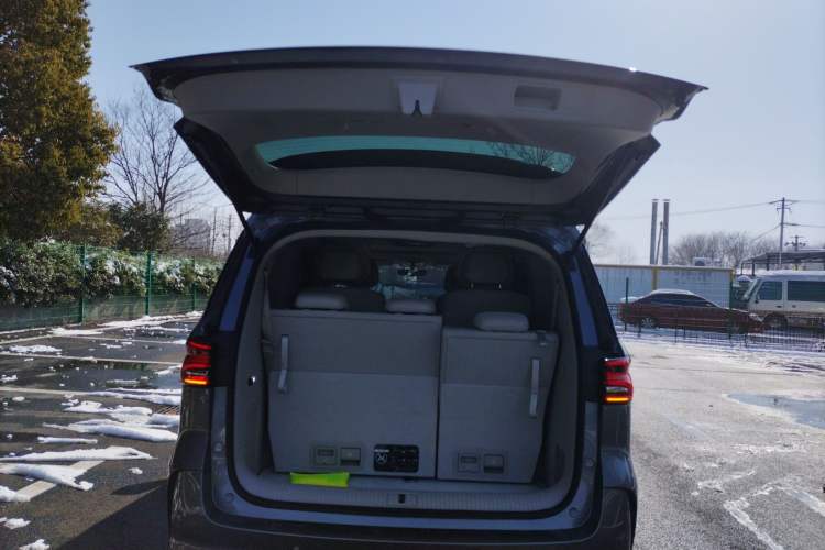 Used Roewe iMAX8 2023 400TGI Elite Edition Trunk