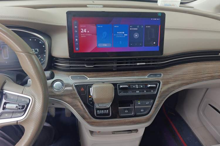 Used Roewe iMAX8 2023 400TGI Comfort Edition Audio And AC Panel