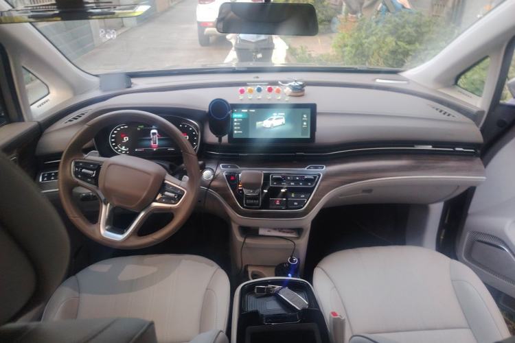 Used Roewe iMAX8 2023 400TGI Elite Edition Center Console