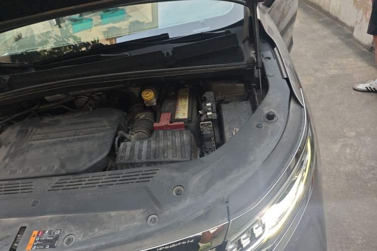 Used Roewe iMAX8 2023 400TGI Comfort Edition Engine Bay Left