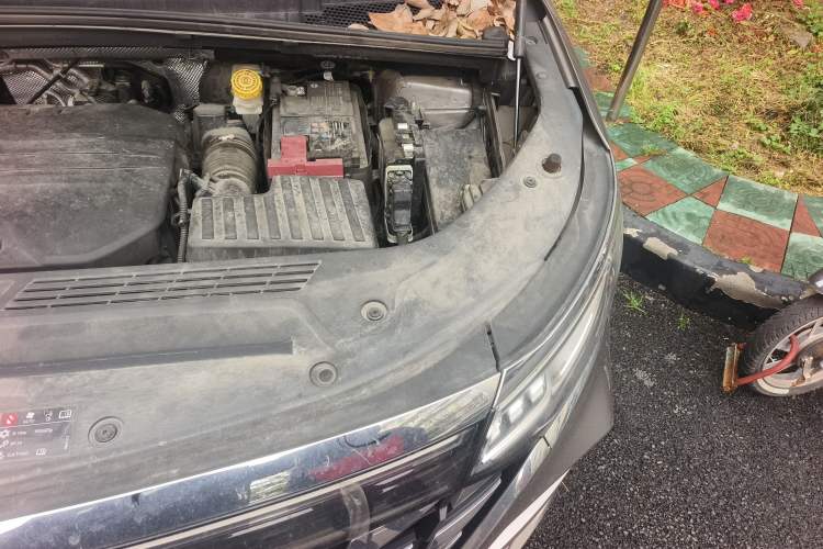 Used Roewe iMAX8 2023 400TGI Comfort Edition Engine Bay Left