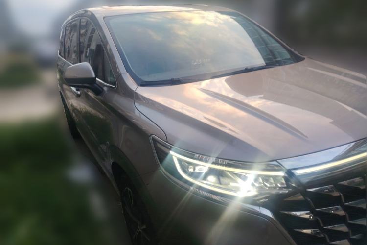 Used Roewe iMAX8 2023 400TGI Elite Edition Front Right 45 Deg
