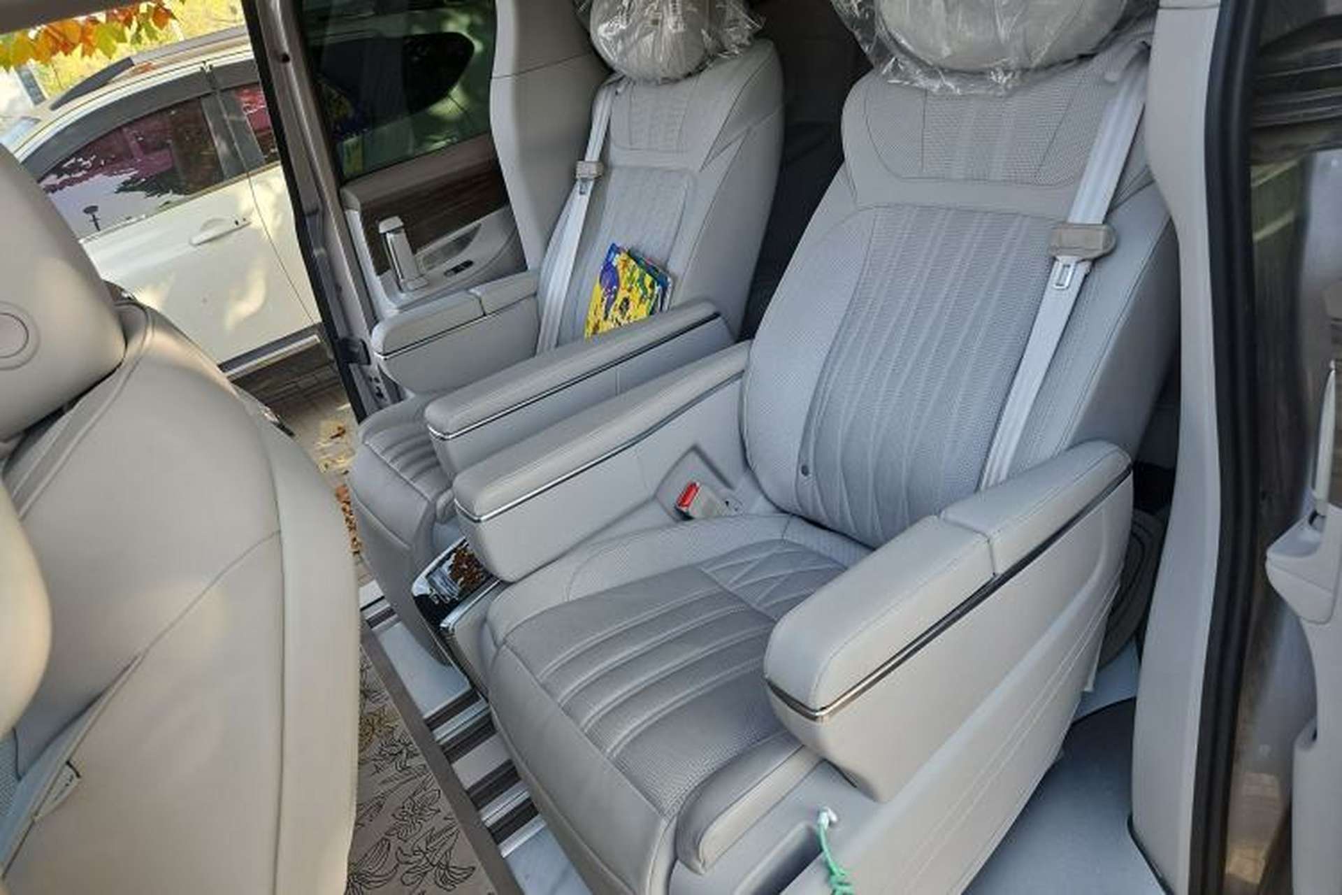 Used Roewe iMAX8 2023 400TGI Comfort Edition Left Rear Seat