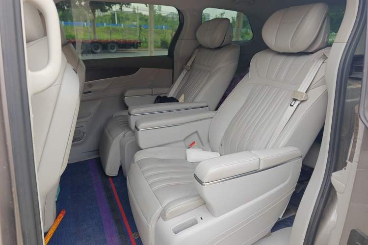 Used Roewe iMAX8 2023 400TGI Comfort Edition Left Rear Seat
