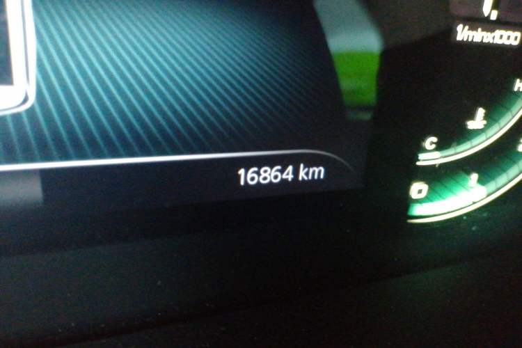 Used Roewe iMAX8 2023 400TGI Elite Edition Odometer Close Up