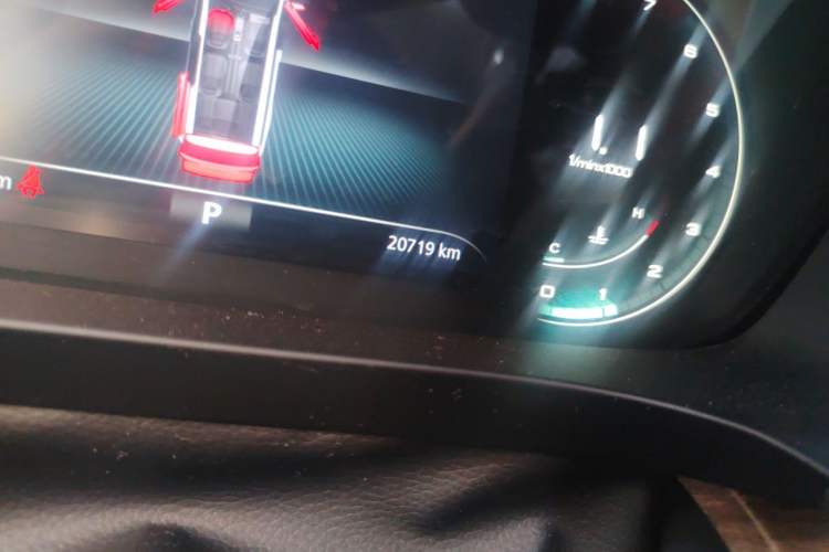 Used Roewe iMAX8 2023 400TGI Elite Edition Odometer Close Up